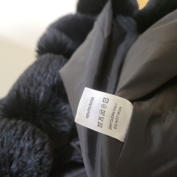 Azalea Wang Black JENNI-LIN Faux Fur Vest Full Length Sleeveless Coat.Size Small - Picture 2 of 4